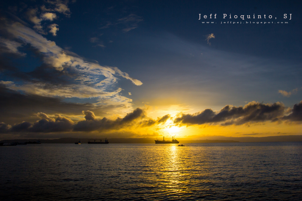 Manila Bay Sunrise at Easter