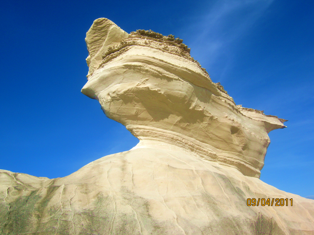 Kapurpurawan Rock Formation by sukaiburu/Creative Commons