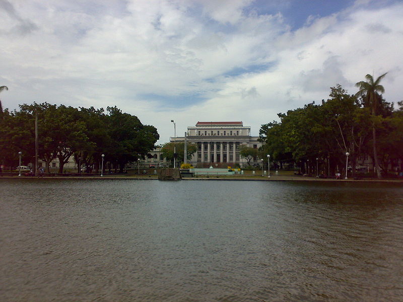 800px-Capitol_Lagoon_Bacolod_City_Philippines