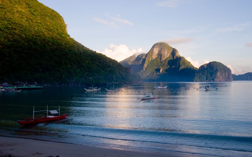 Taken from near El Nido town center, facing Cadlao Island.  Photo by: Jdkoenig/Creative Commons