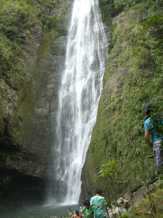 Dibulo Falls Image source: philippinewaterfalls.blogspot.com