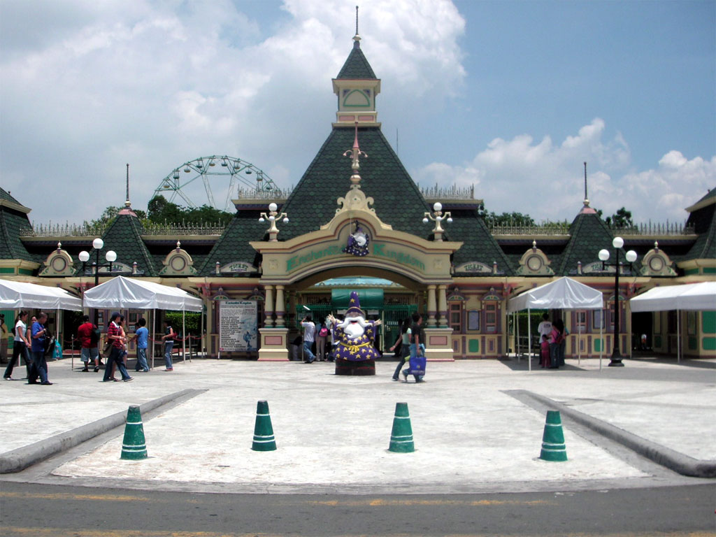 Entrance to Enchanted Kingdom Image source: Mike Gonzalez /Creative Commons