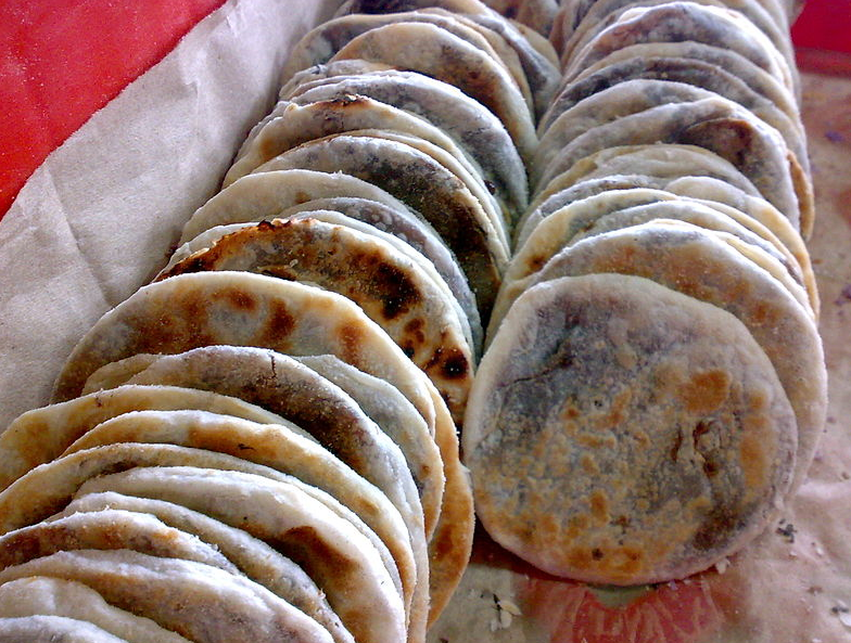 Freshly baked Piaya. Image source: Kguirnela