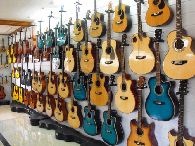 Cebu's best: guitar, mangoes and more!