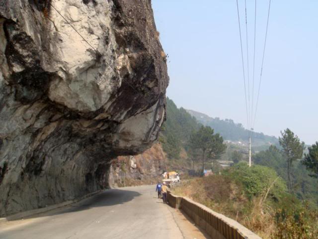 The famous half tunnel along halsema highway in Atok Photo by: www.cebucycling.com