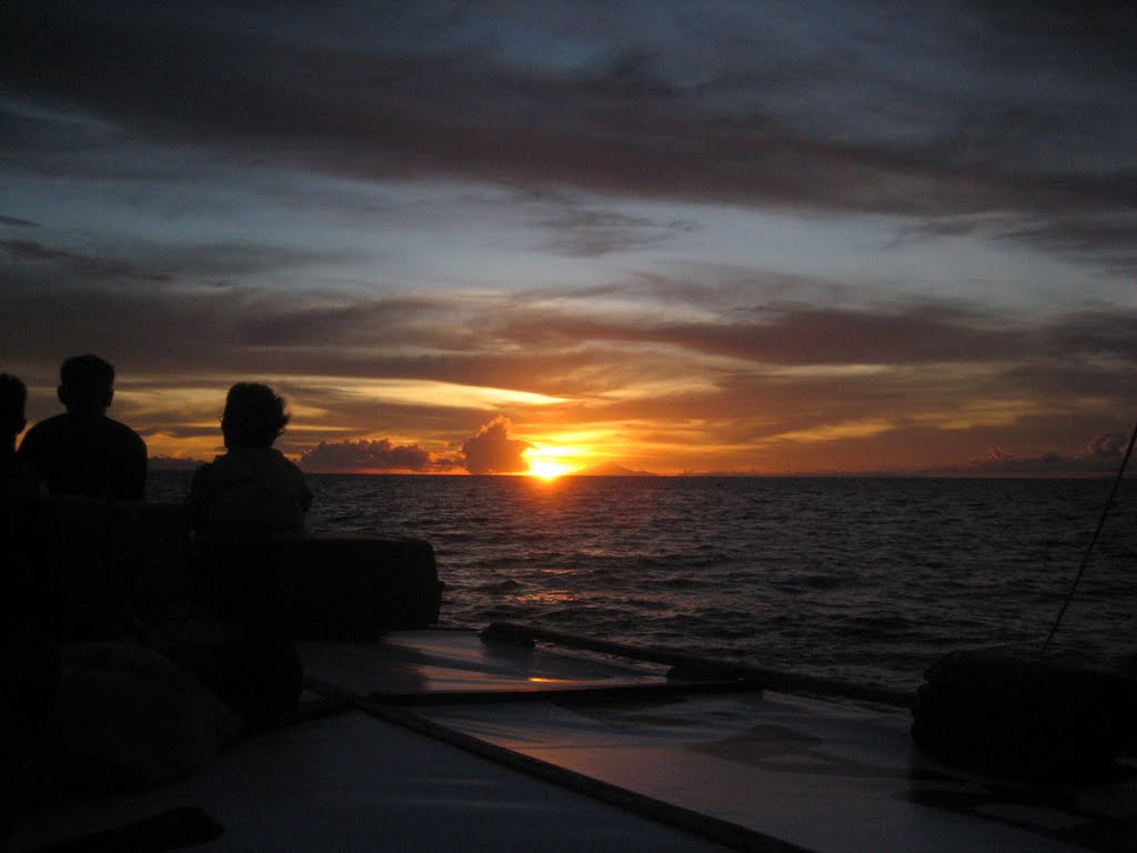 Rising Sun at the Port of Claveria Image source: panoramio.com