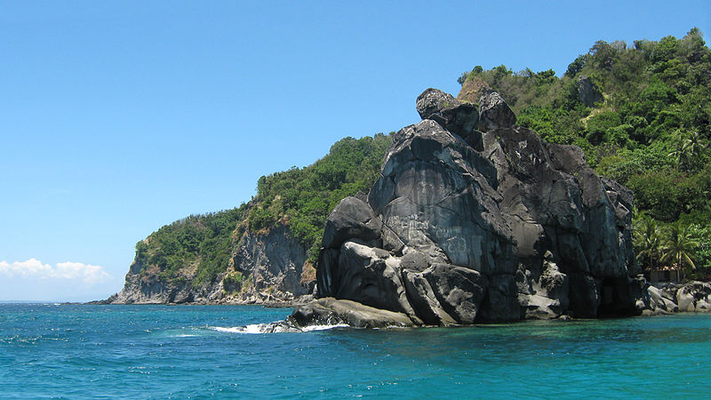 Rock formations near the boat landing area on the west side of Apo Island Image source: Mike (TheCoffee)/Creative Commons
