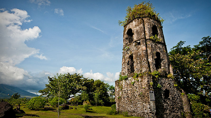 Cagsawa Ruins Image source: Alienscream/Creative Commons