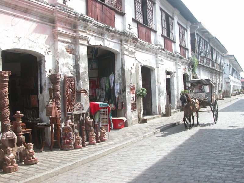 Vigan Crisologo Street with Calesa Photo by: jojo nicdao of Flickr.com/CC