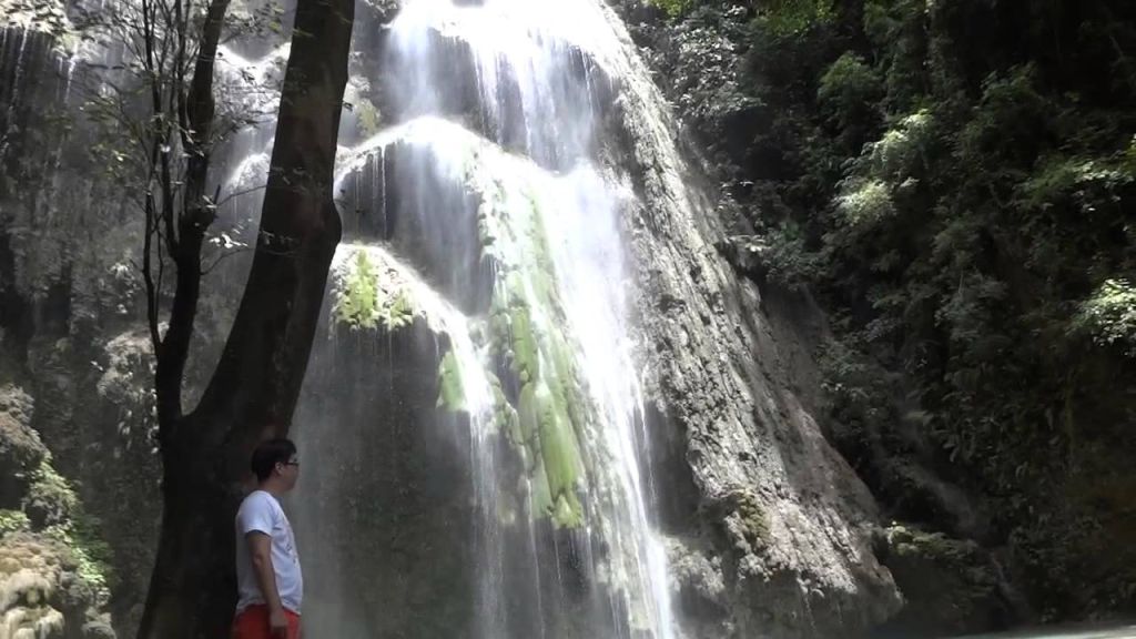 Tumalog falls Photo by: Youngdeok Hwang/CC