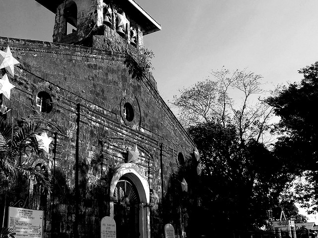 Old Church (Botolan, Zambales) Photo by: Shubert Ciencia of Flickr.com/CC