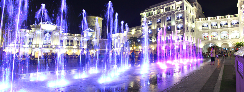 Plaza Mayor de Balanga Fountain Photo by: Jepoic/Wikimedia Commons
