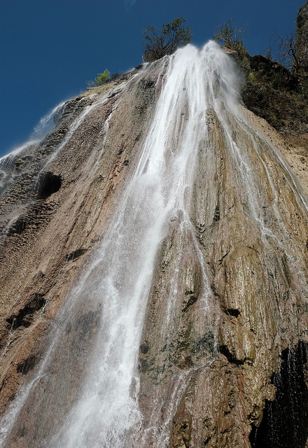 Catandayagan Waterfalls Photo by: Dave Deluria/Flickr 