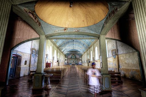 Inside of San Isidro Labrador Parish Church Photo by: Carmelobayarcal/Wikimedia Commons 