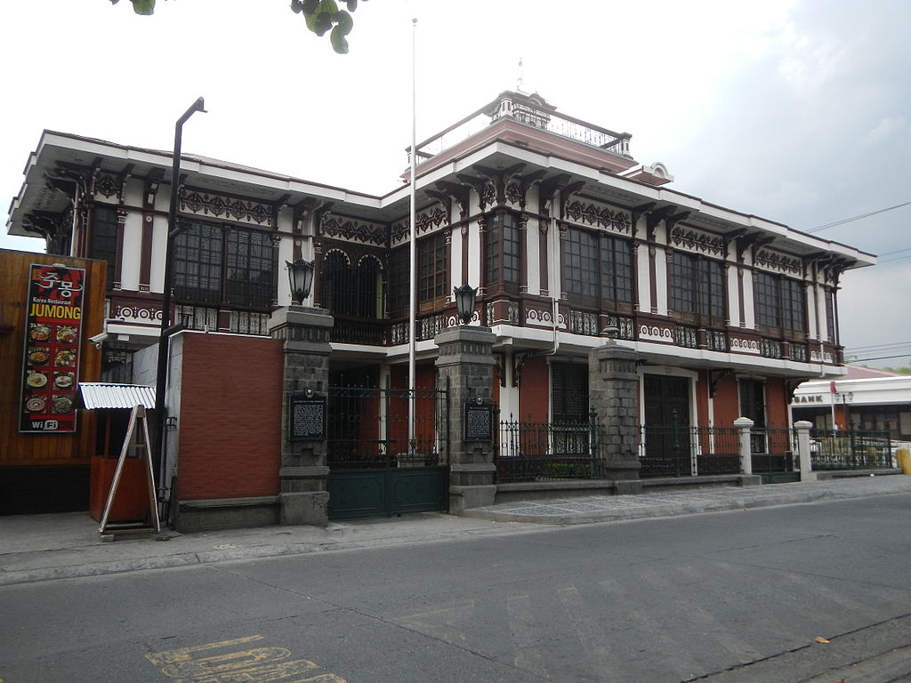 Pamintuan Mansion Photo by: Judgefloro/Wikimedia Commons